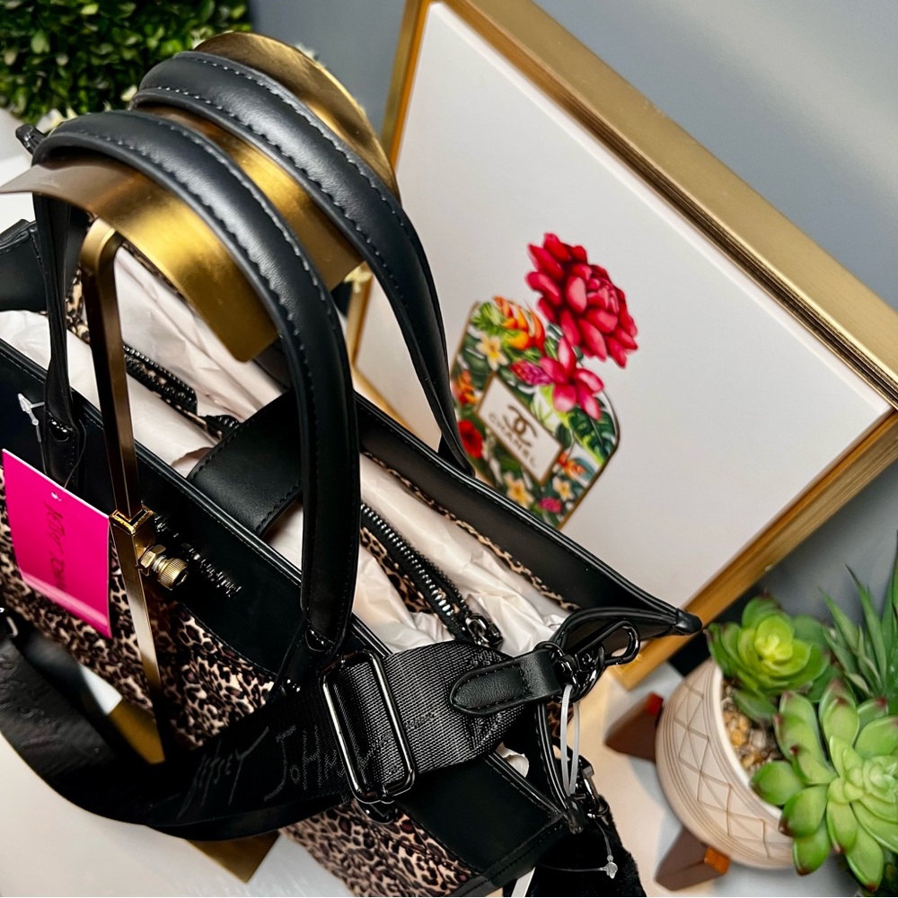 Betsey Johnson XOBECA Tote Quilted Leopard Black Crossbody Strap Heart Bag Charm - Picture 11 of 16